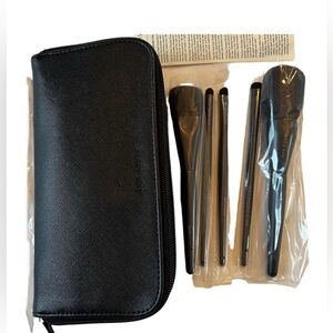 New! Mary Kay Essentiall Brush Collection set of 5 with Clutch Black